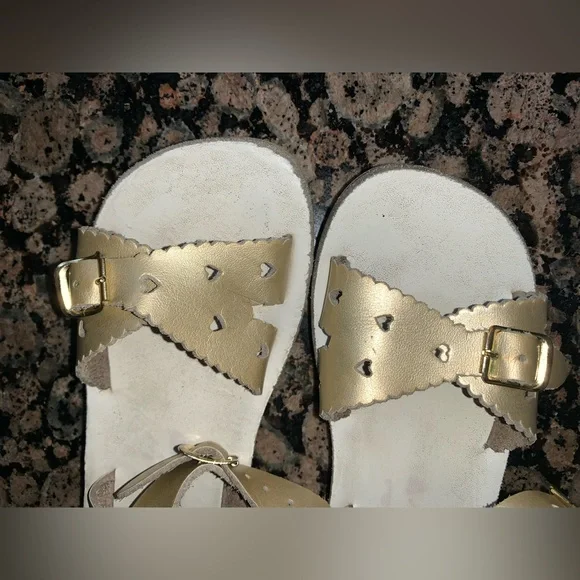 💥 Hoy SUN SAN SALTWATER gold leather cutout heart sandals Girls size 10 - Picture 3 of 10